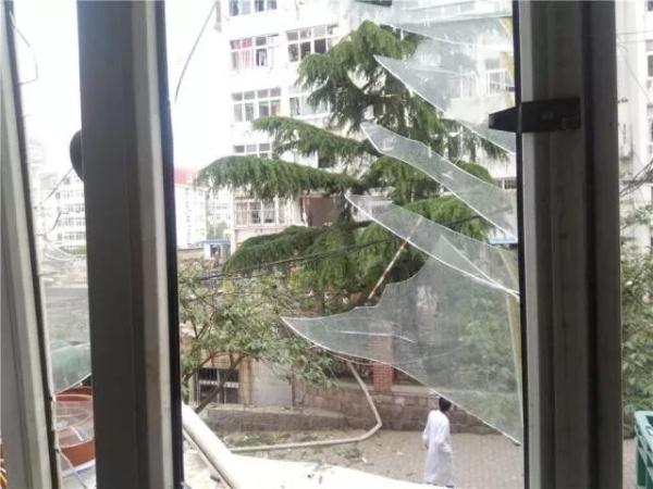 突發(fā)！青島一居民樓發(fā)生爆燃！已造1人死亡，7人受傷！3公里外有震感…