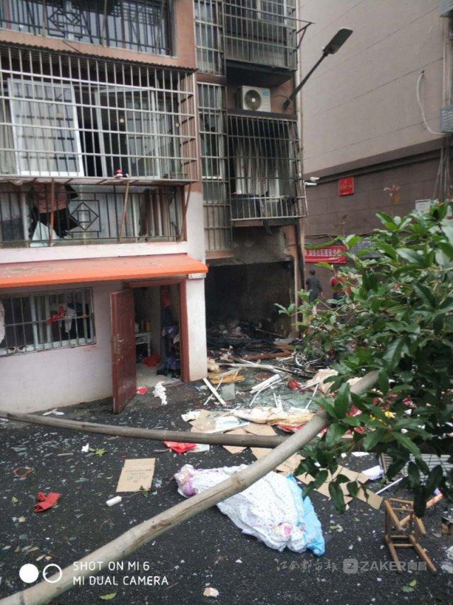 南昌新建區一小區煤氣罐爆炸， 4 人受傷